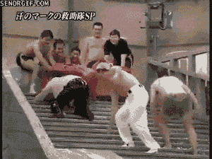 2. Может это съемки японского варианта "Джентльменов удачи" сцена со спусканием с лестницы?