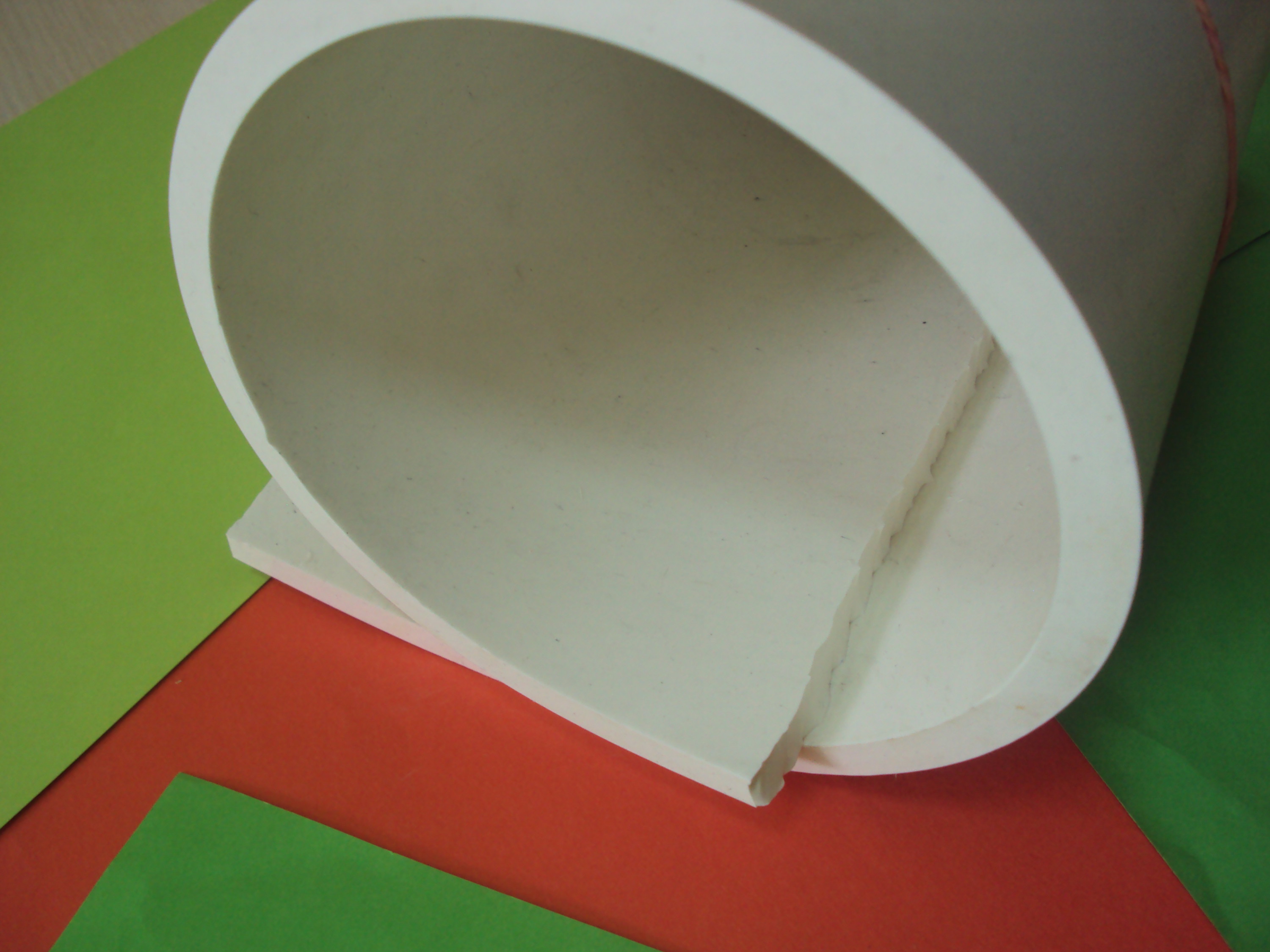 Белая резина 6. Резина белая листовая. Резина термостойкая листовая. Резина губчатая белая. Фторсиликоновая резина