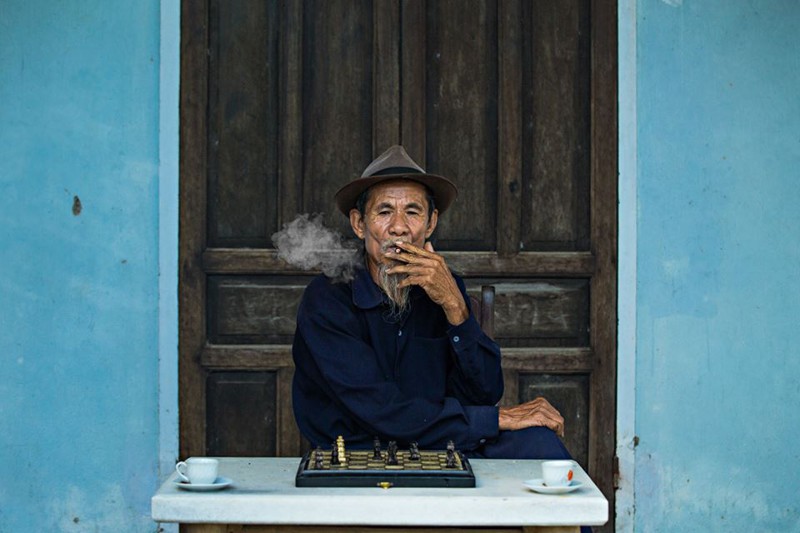Данг, 83 года, любит шахматы и вьетнамские сигары