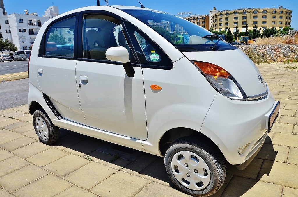 Самый дешевый. Сверх-смарт Tata Nano. Самая дешевая машина в мире. Тата автомобиль производитель. Самая недорогая Отечественная машина.