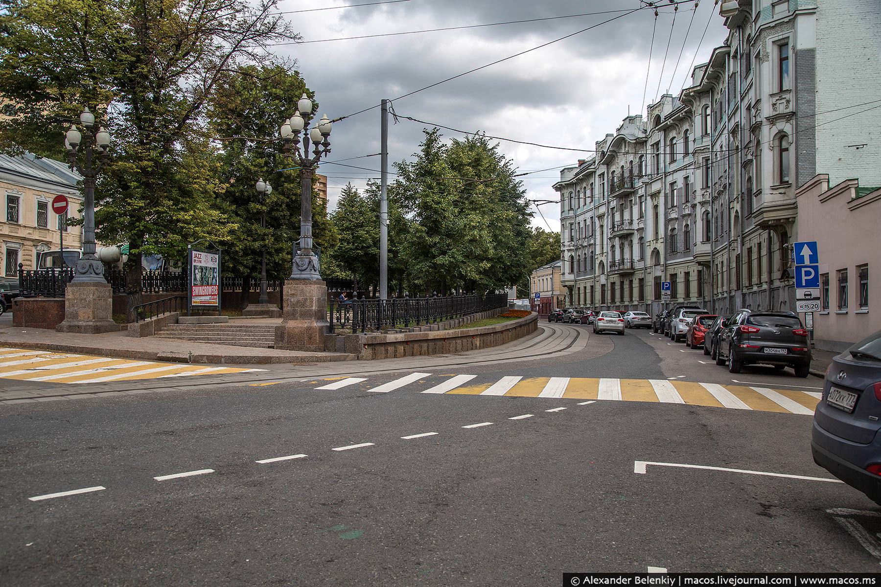 Обычный москва. Яузский бульвар велодорожка. Москва обычные улицы. Улица обычная. Москва обычная.