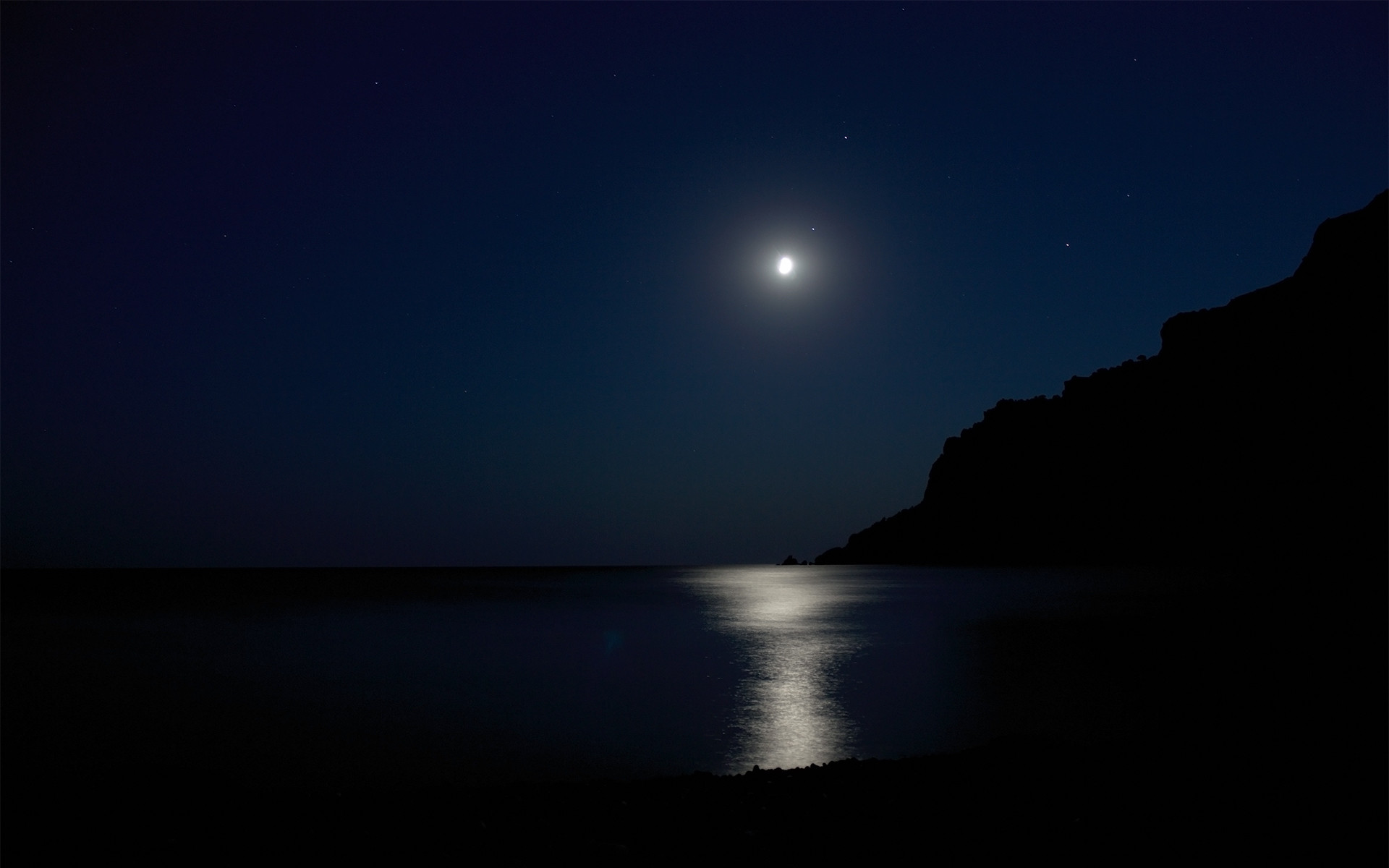 Море и луна ночью фото