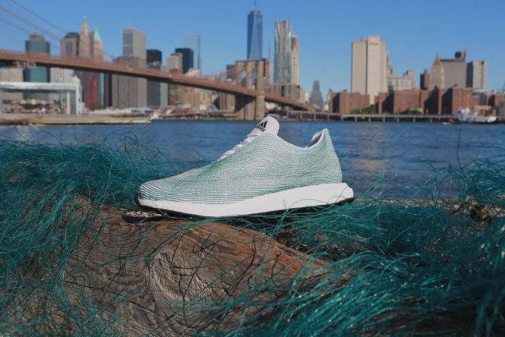 Эти кроссовки изготовлены из морского мусора и браконьерских сетей