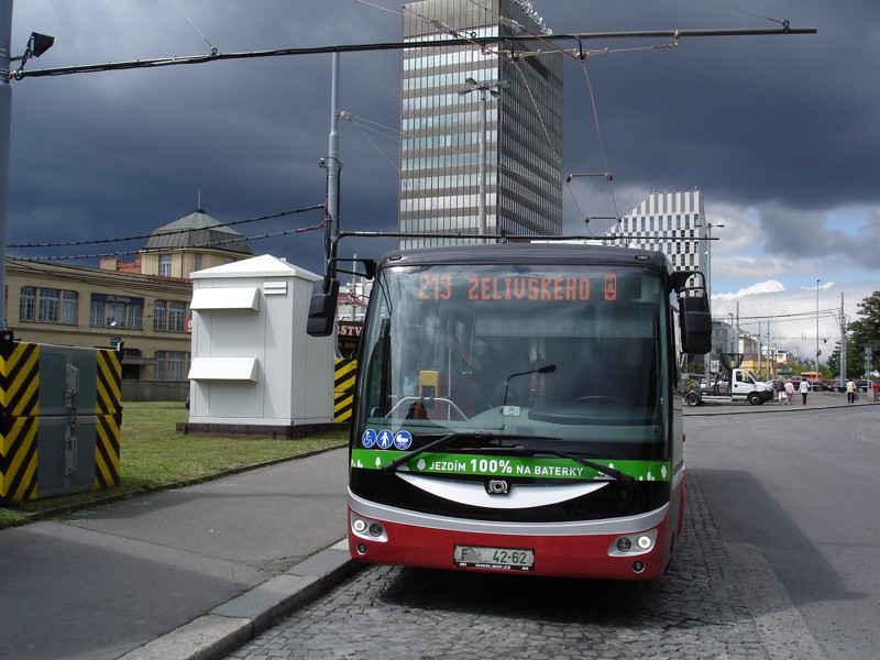В Праге испытывают новый электробус
