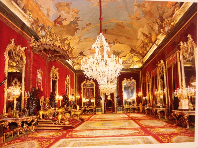 Самые роскошные королевские резиденции