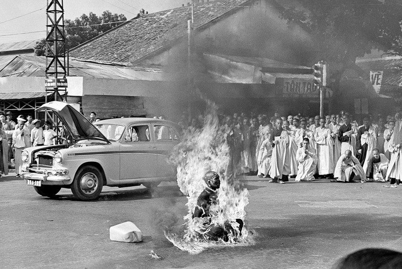 7. Самосожжение монаха