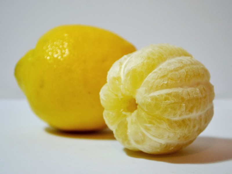 1. Идеально очищенный лимон