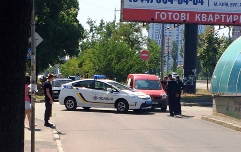 "Полицейская академия" по-украински: бьют свои авто и теряют пистолеты