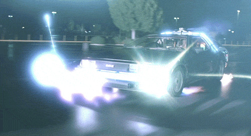 3. В первоначальном сценарии машиной времени был НЕ легендарный DeLorean, а... холодильник.