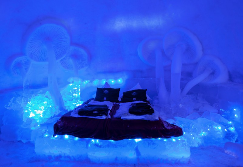 Переночевать в ледяном отеле в румынском городе Фэгэраш