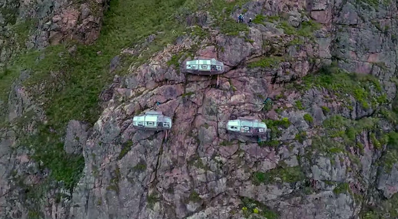 Отдых для экстремалов: отель-капсула на высоте 122 метра