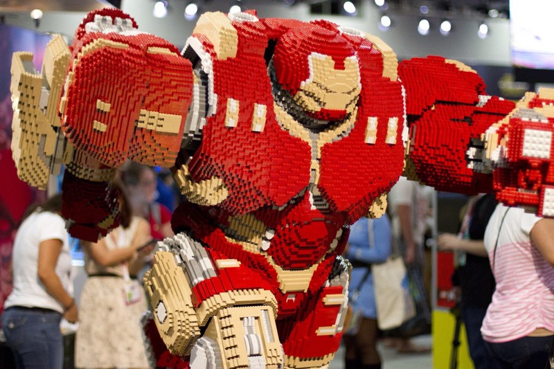 Героев фильмов собрали из конструктора LEGO на Comic-Con