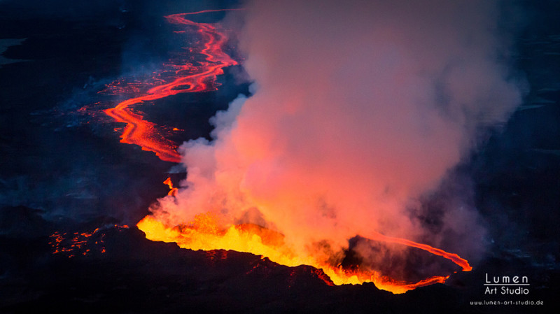 Впечатляющая аэрофотосъемка проснувшихся вулканов