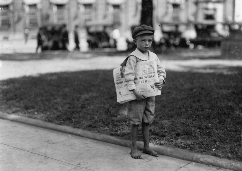 7-летний продавец газет. Октябрь 1914
