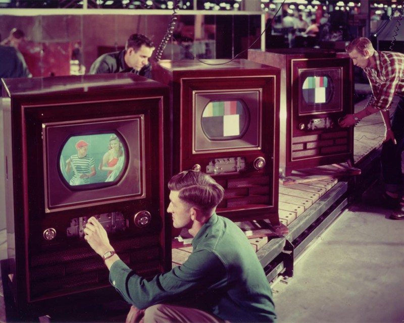 Первый цветной телевизор — 1953 год.