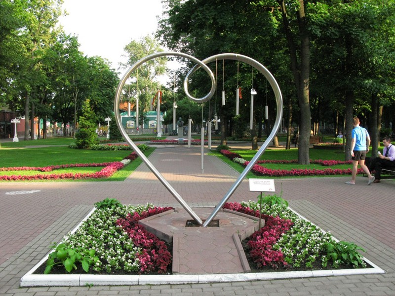 7. "Сердце" в саду Эрмитаж (Москва)