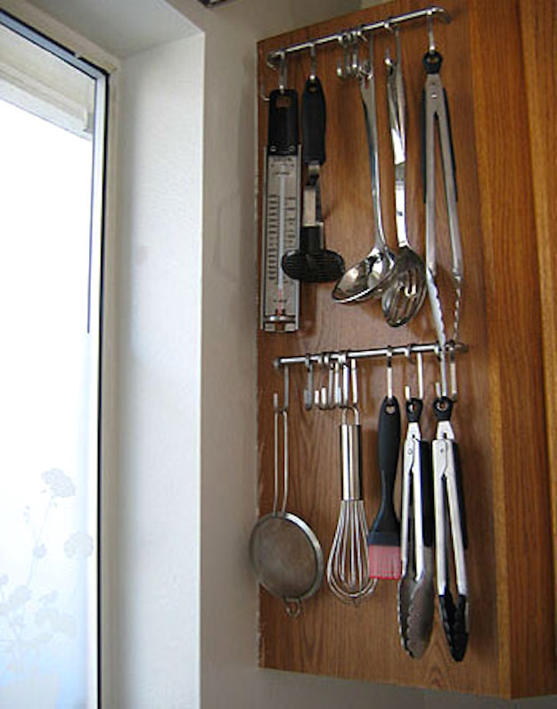 8. Боковые стенки шкафов тоже можно использовать с толком кухня, обустройство