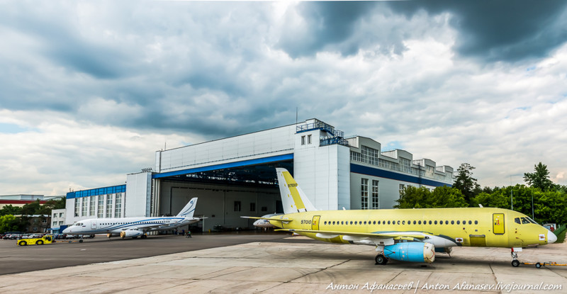 В России собирают сотый самолет Sukhoi Superjet 100