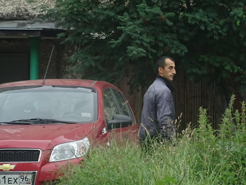 Также незаметно и ретировался.