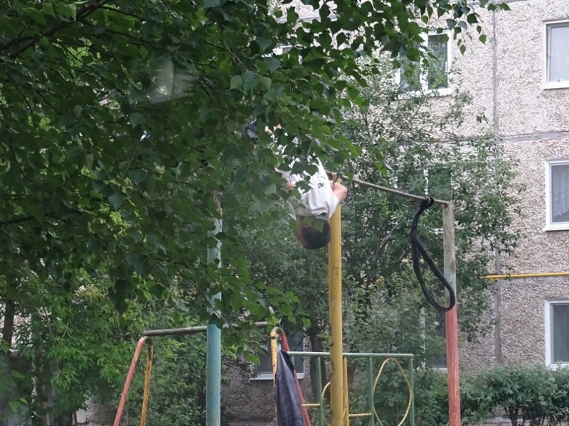 Странный и очень подозрительный гастарбайтер