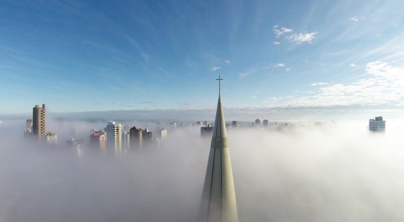 Первое место в категории «Места»: «Над туманом», автор Рикардо Матьелло