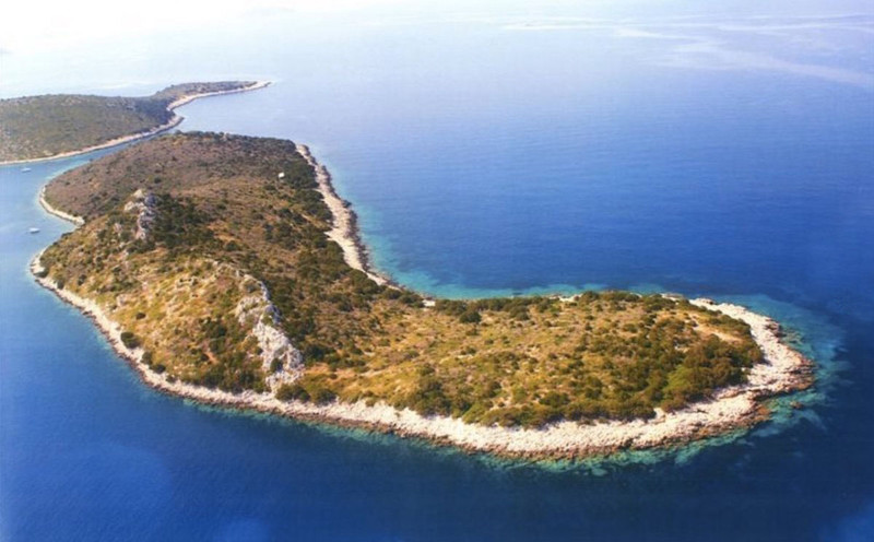 Остров Ниссос София — 5,5 миллиона евро (6 миллионов долларов)