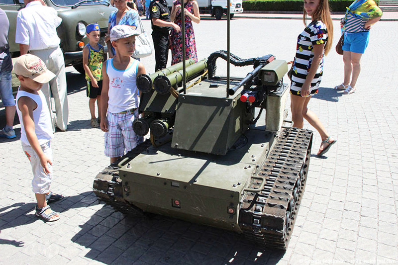 В Севастополе показали боевых дронов