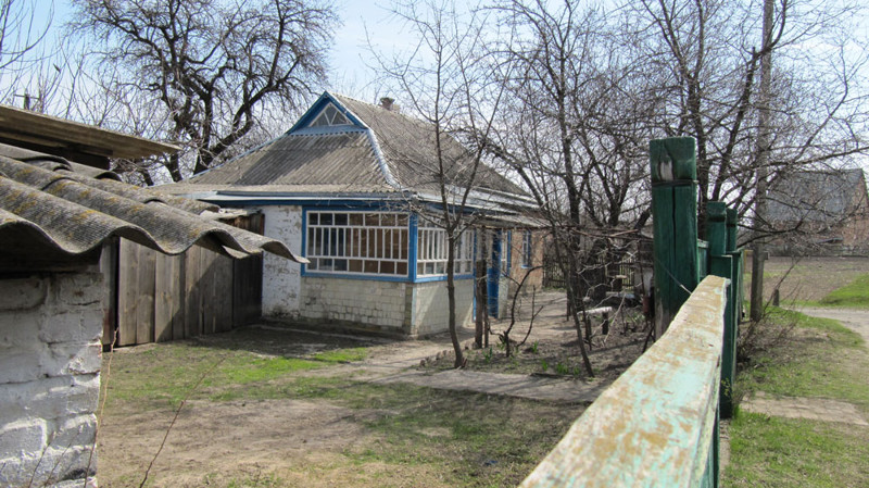 Так выглядел дом в 2011 году. Фото здесь и далее: из форум-ленты «Дом в селе+управление хозяйством через интернет» на www.stroimdom.com.ua