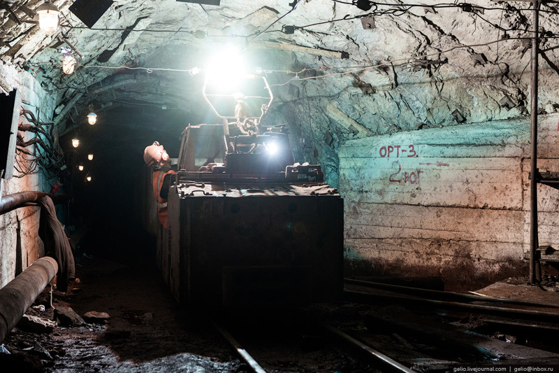 Добыча бокситов в шахте «Кальинская» и шахта «Черёмуховская-Глубокая»