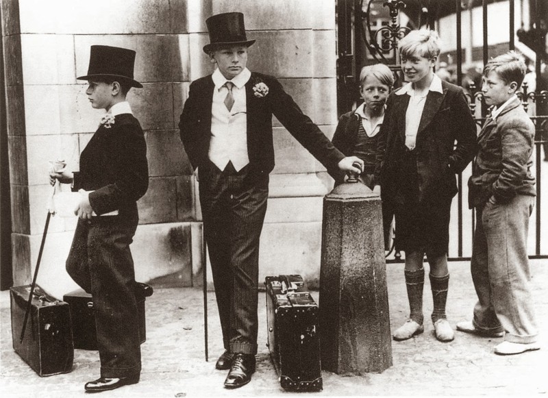 1. Фотография, иллюстрирующая классовое расслоение в довоенной Англии, 1937 год. история, фото
