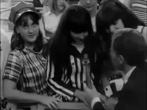 Мэрил Стрип - интервью перед выступлением The Beatles на стадионе Ши-стэдиум