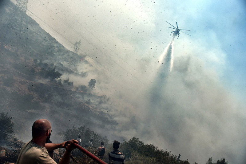 Пожарный вертолет, Афины, 17 июля 2015.