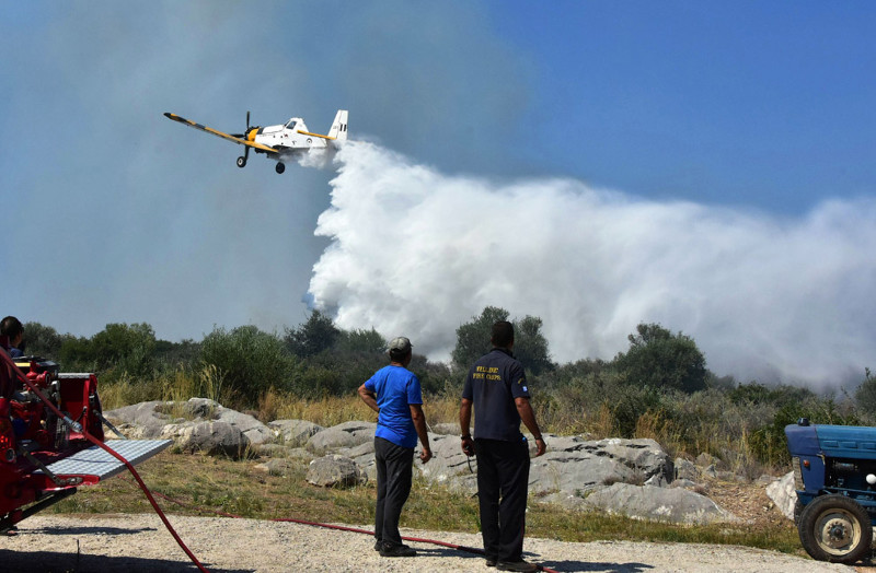 Пожарный самолет недалеко от города Нафплион, 20 июля 2015.