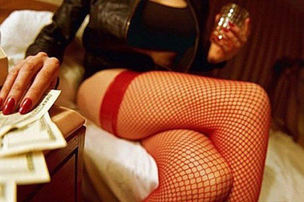 Подрабатывающая проституцией австралийка приехала по вызову мужа