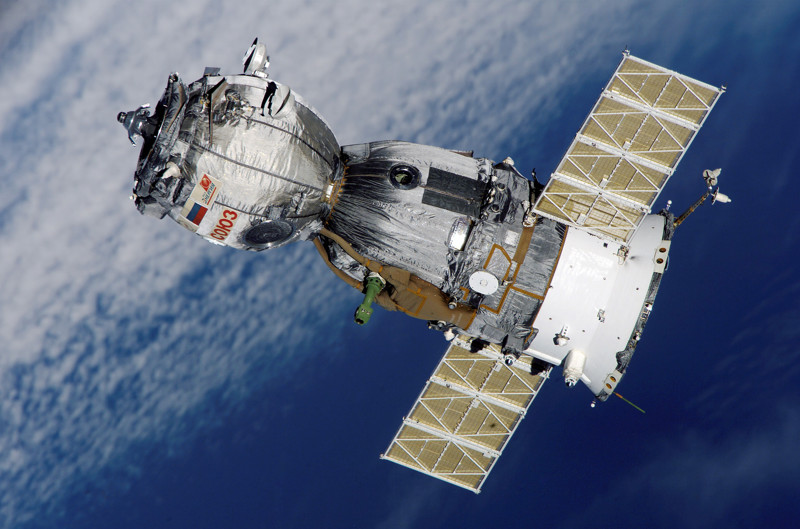 Космический корабль "Союз" успешно доставил космонавтов на МКС