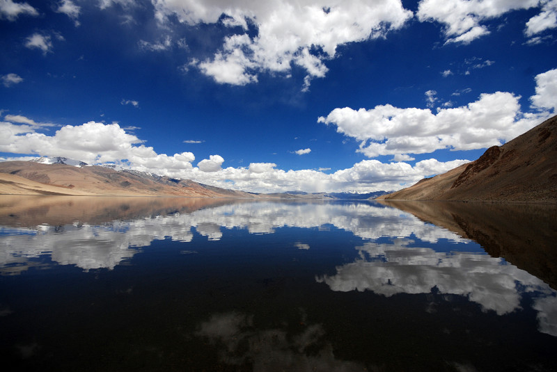 Солёное озеро Цоморари в регионе Ладак (Индия)