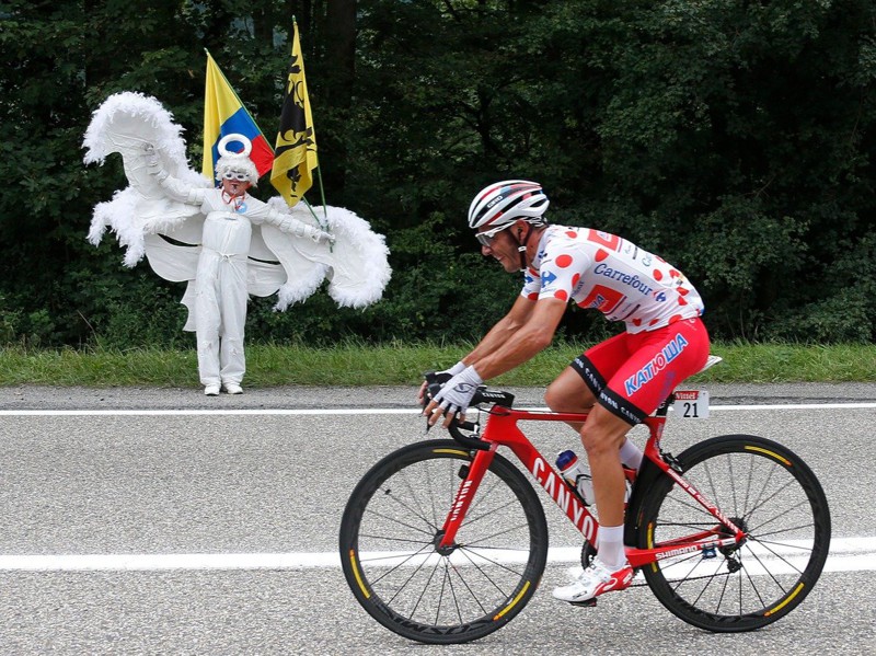 17 необъяснимых фото поклонников Tour de France