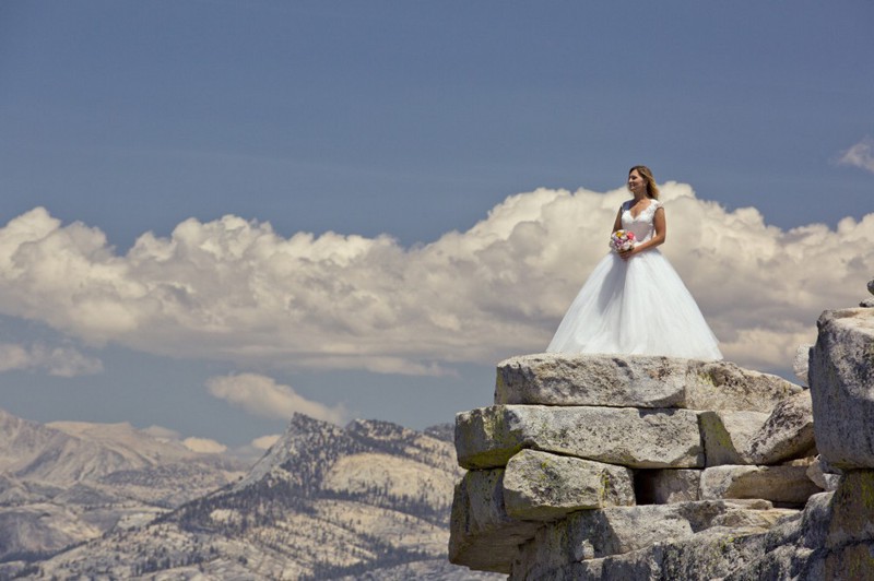 Удивительные свадебные снимки на вершине горы 