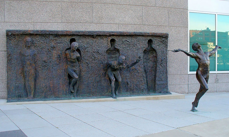 Свобода. Скульптор: Зенос Фрудакис (Zenos Frudakis). Филадельфия, штат Пенсильвания, США.