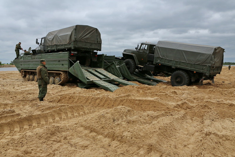 Плавающий транспортер ПТС-2