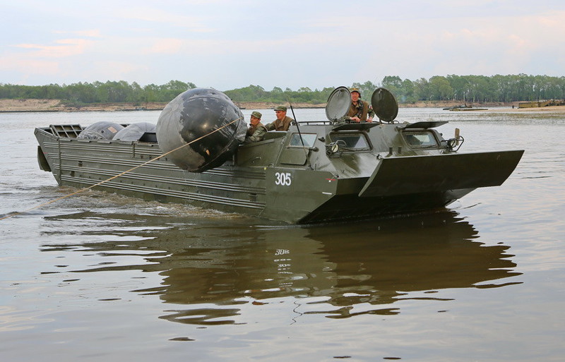 Плавающий транспортер ПТС-2