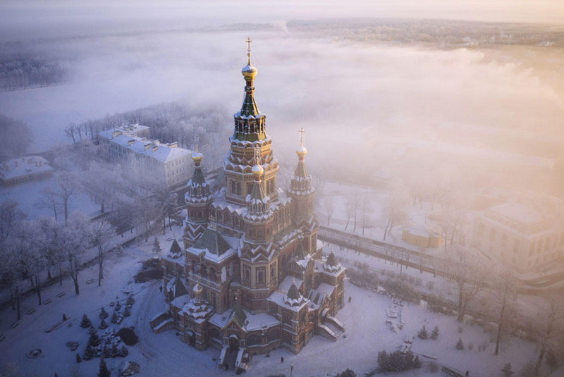Петропавловский собор в зимнем тумане.
