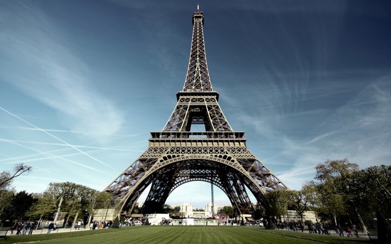 1. Эйфелева башня  - Париж, Франция 