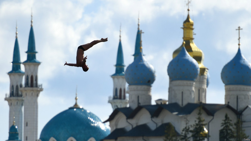 Казань: прыжки в реку с 27-метровой высоты. FINA 2015