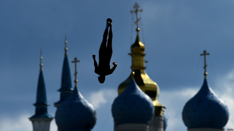 Казань: прыжки в реку с 27-метровой высоты. FINA 2015