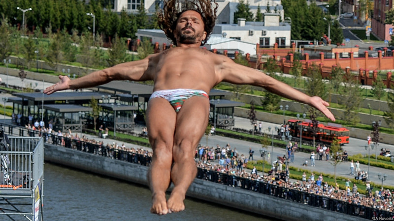 Казань: прыжки в реку с 27-метровой высоты. FINA 2015