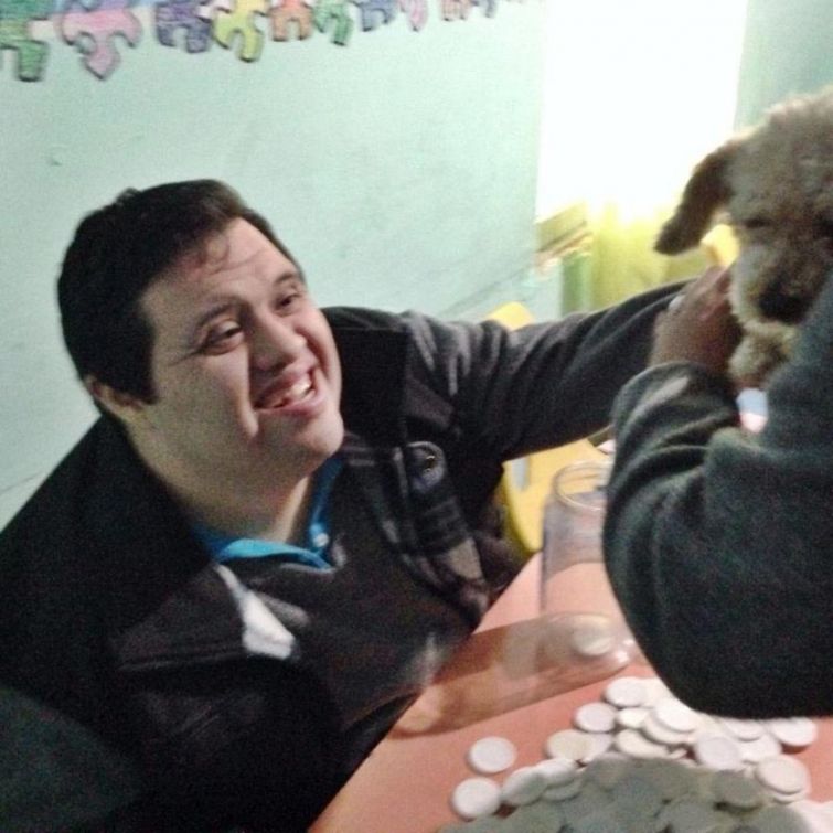 Невероятное преображение бездомного пса, который 10 лет жил на улице, потеряв обе лапы и почти все зубы