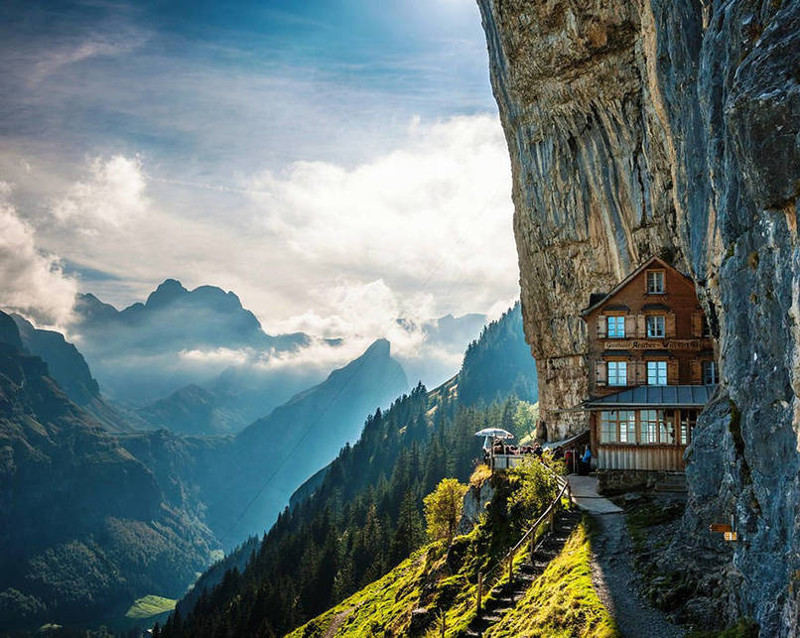 15. Äscher Cliff, Швейцария