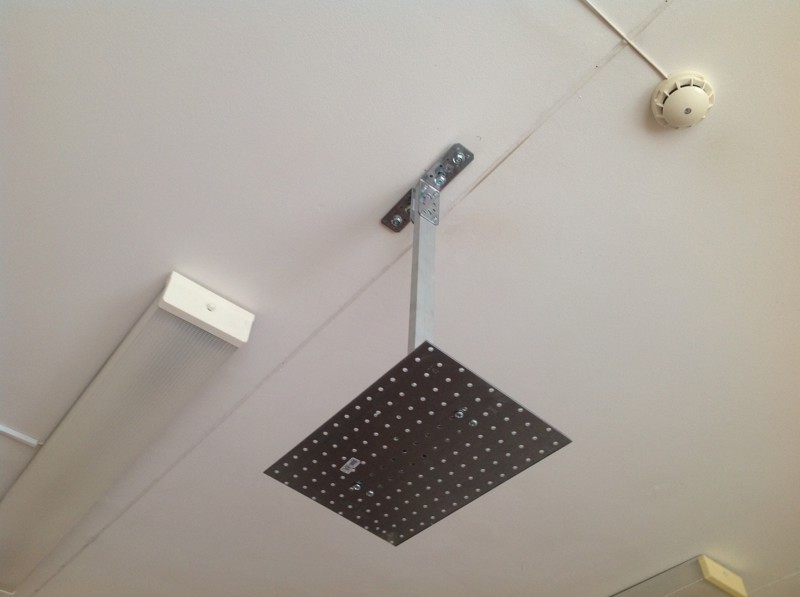 Установка проектора на стену или потолок