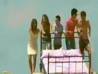 Смешные и местами очень горячие GIF-ки